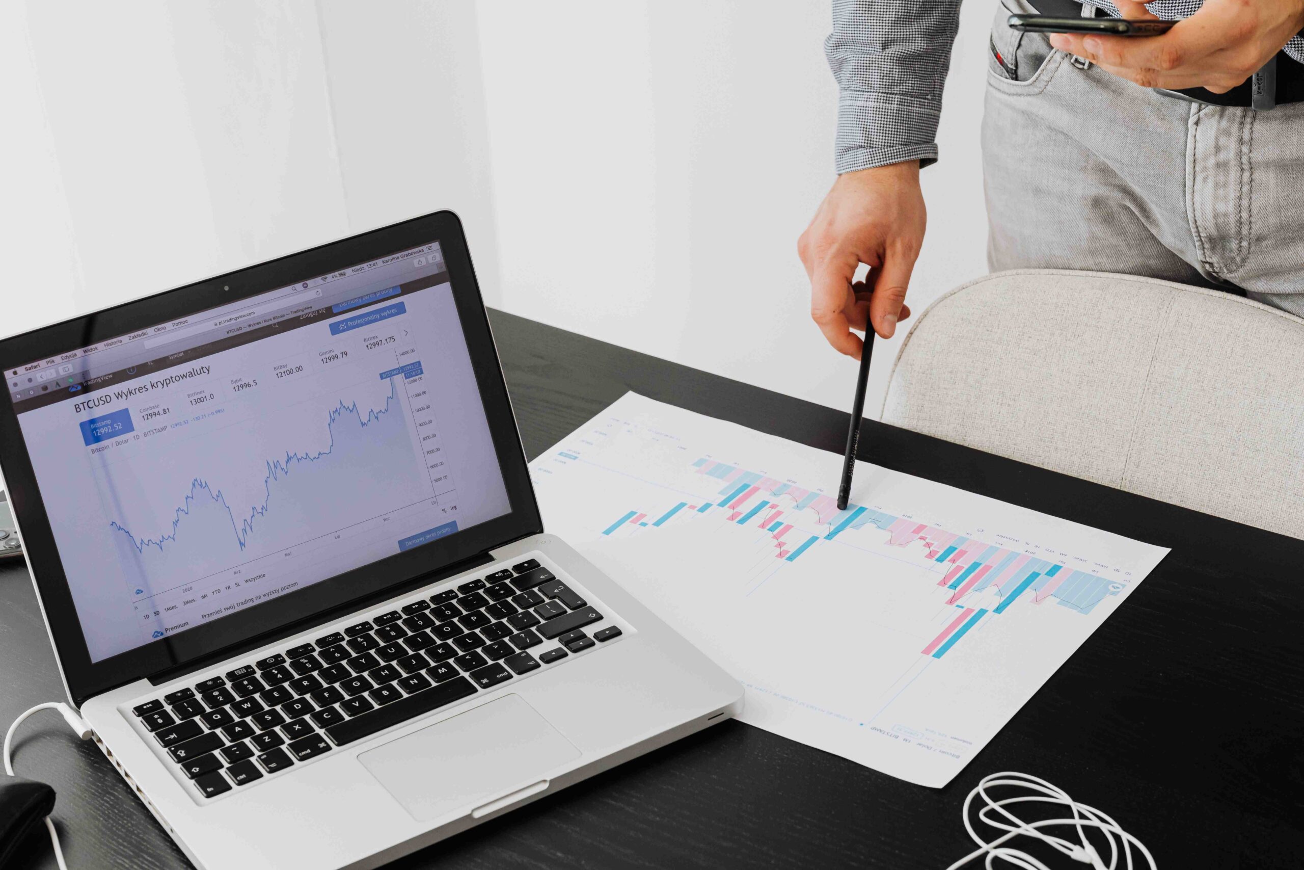 How A Dubai SEO Consultant Identifies High-Value Keywords